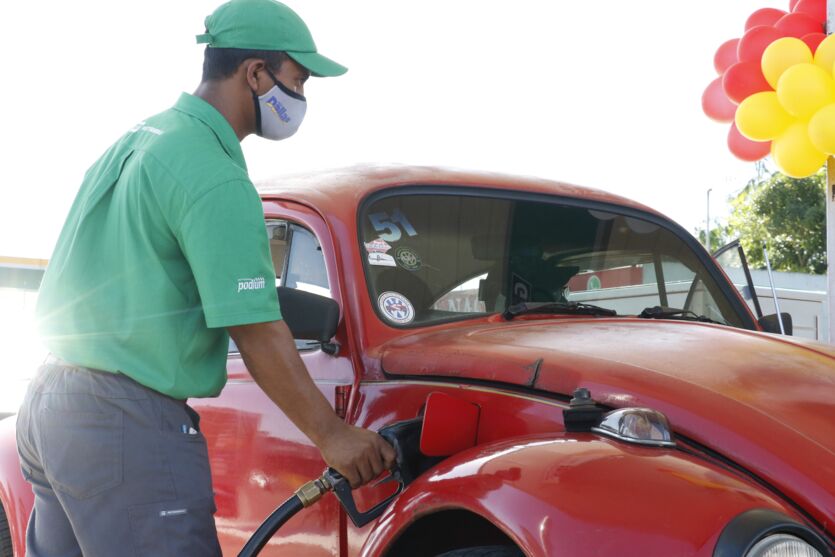 
        
        
            Veja as fotos: preço de gasolina atrai motoristas em Belém
        
    