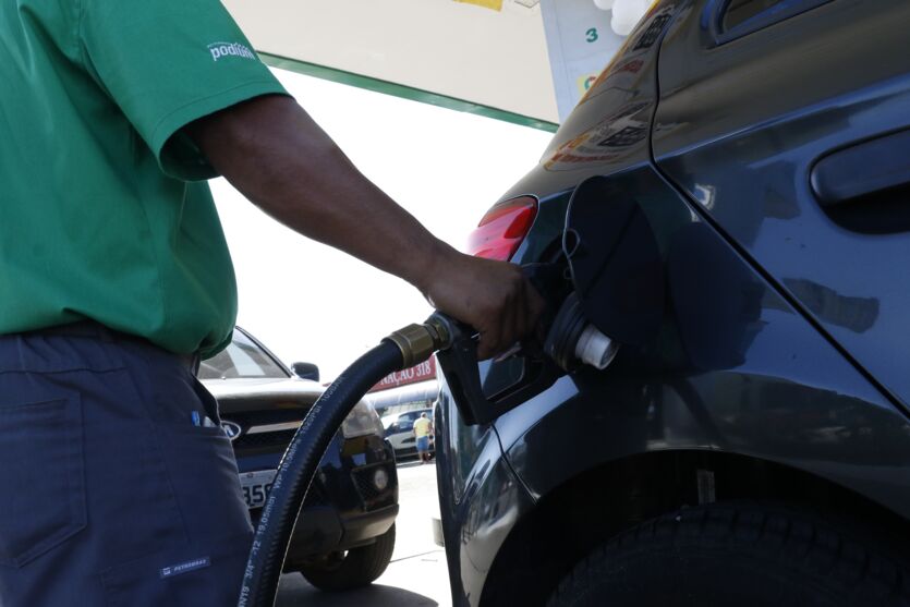 
        
        
            Veja as fotos: preço de gasolina atrai motoristas em Belém
        
    