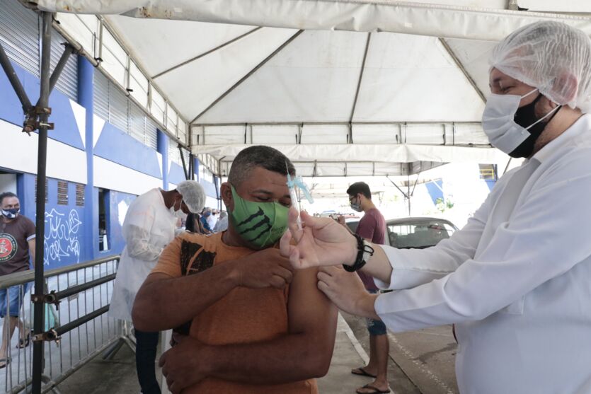 
        
        
            Veja imagens da vacinação neste domingo (20) em Belém
        
    