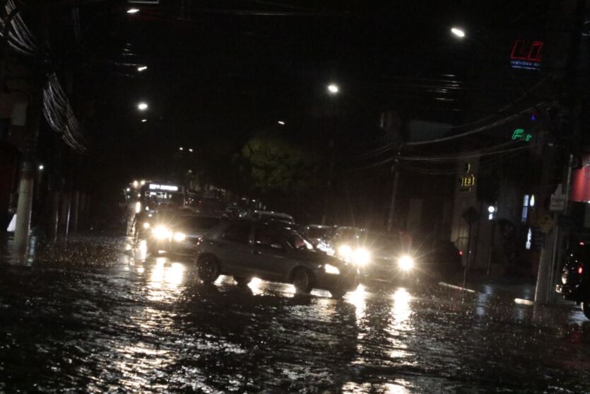 
        
        
             Fotos: Belém tem pontos de alagamentos com forte chuva
        
    