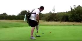 Imagem ilustrativa da notícia Vídeo: amputado faz história em campeonato de speed golf