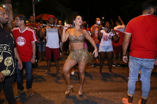 
                            
                            
                                 É a rainha: Viviane Araújo brilha em ensaio de Carnaval
                            
                        