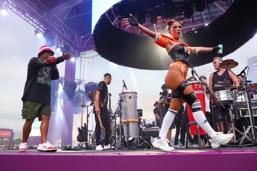 
                            
                            
                                Fotos exclusivas: Anitta e Pablo cantam juntas em São Paulo
                            
                        