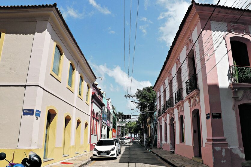 /A primeira rua da cidade foi criada para atender à necessidade de comunicação entre a fortificação e a residência do comandante militar chamado Bento Maciel Parente