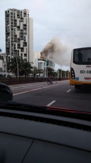 
        
        
            Imagens mostram incêndio no Shopping Boulevard
        
    