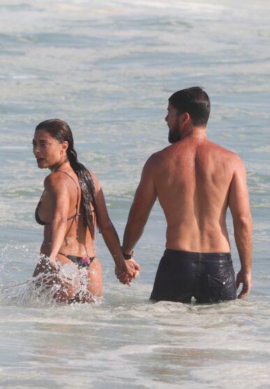 
                            
                            
                                Juliana Paes é flagrada em momento íntimo em praia no RJ
                            
                        