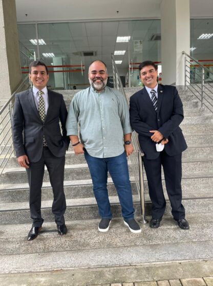 /Advogados André Serrão e Angelo Carrascosa, ao lado do presidente do Clube do Remo, Fábio Bentes