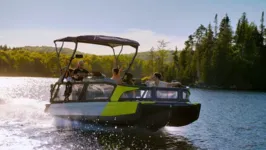 Imagem ilustrativa da notícia Sea-Doo inova com o pontoon Switch 2022