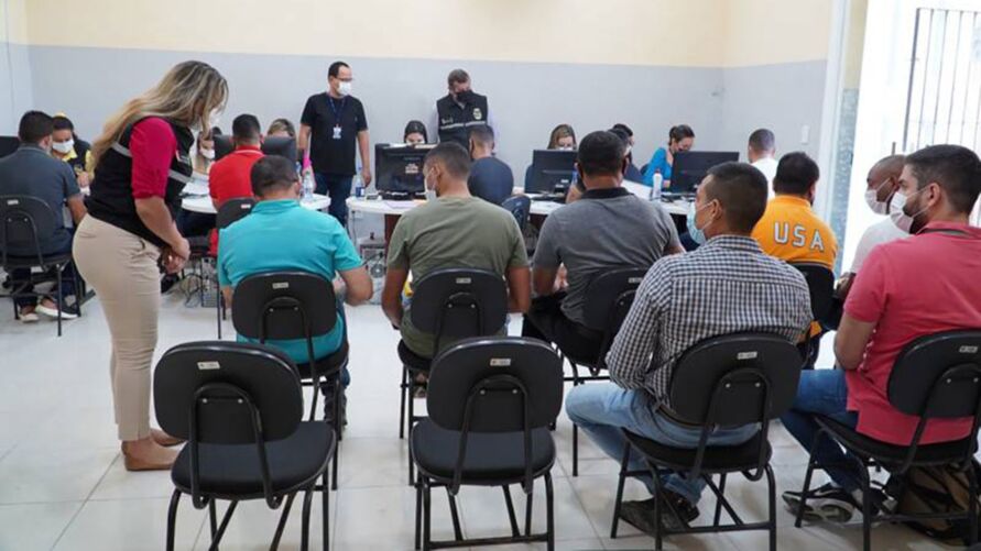 /Movimento para inscrições no curso de formação do concurso C-28 foi intenso na sede da Seap, em Belém