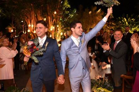 
                            
                            
                                Vejas fotos do casamento luxuoso dos jornalistas da TV Globo
                            
                        