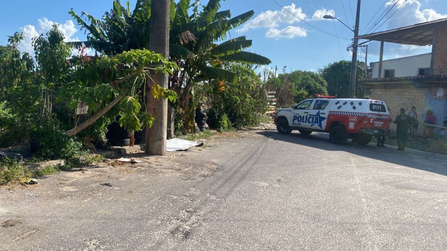 /Guarnição da Polícia Militar isolou o local do crime, no Barreiro.