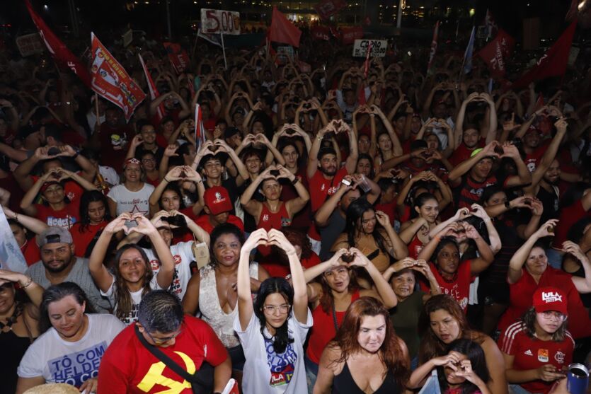 Imagem ilustrativa da notícia Vitória de Lula vira festa com “sal no Bolsonaro” na Doca