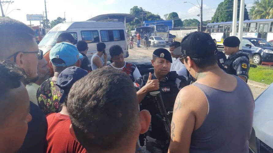 /Motoristas e cobradores fecharam a Augusto Montenegro em protesta após a morte de um colega de profissão.