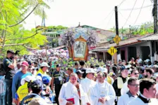 Fiéis lotaram as ruas com diversas formas de agradecer à Nossa Senhora de Nazaré