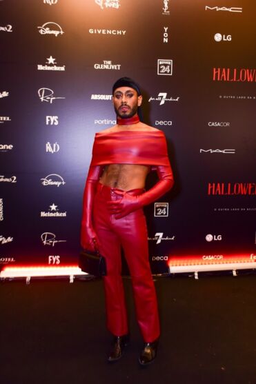 
        
        
            Famosos capricham nas fantasias para Halloween da Sephora
        
    