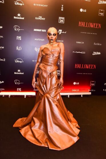 
        
        
            Famosos capricham nas fantasias para Halloween da Sephora
        
    