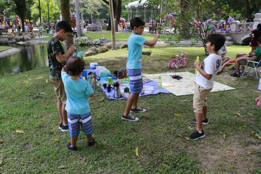 
        
        
            Famílias aproveitam o Dia das Crianças na Pça Batista Campos
        
    