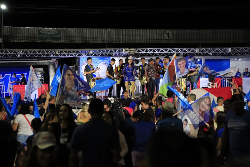 Imagem ilustrativa da notícia Veja as fotos da festa da vitória de Helder na Doca