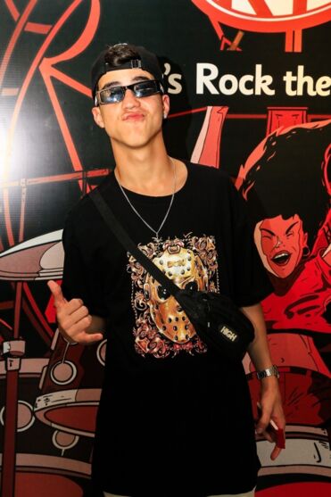 
        
            Viih Tube e Eliezer se casam em capela no Rock in Rio
        
    