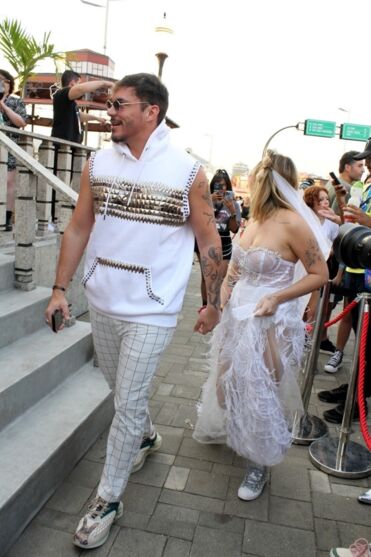 
        
            Viih Tube e Eliezer se casam em capela no Rock in Rio
        
    