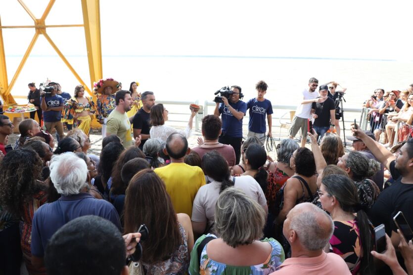 
        
        
            Cátia Fonseca põe a saia de carimbó pra rodar em Belém
        
    