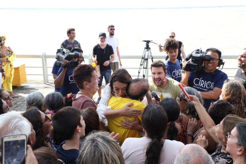 
        
        
            Cátia Fonseca põe a saia de carimbó pra rodar em Belém
        
    