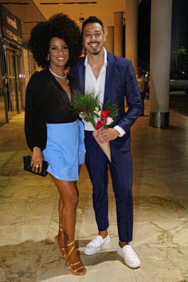 
        
            Elenco prestigia festa de lançamento de "Todas as Flores"
        
    