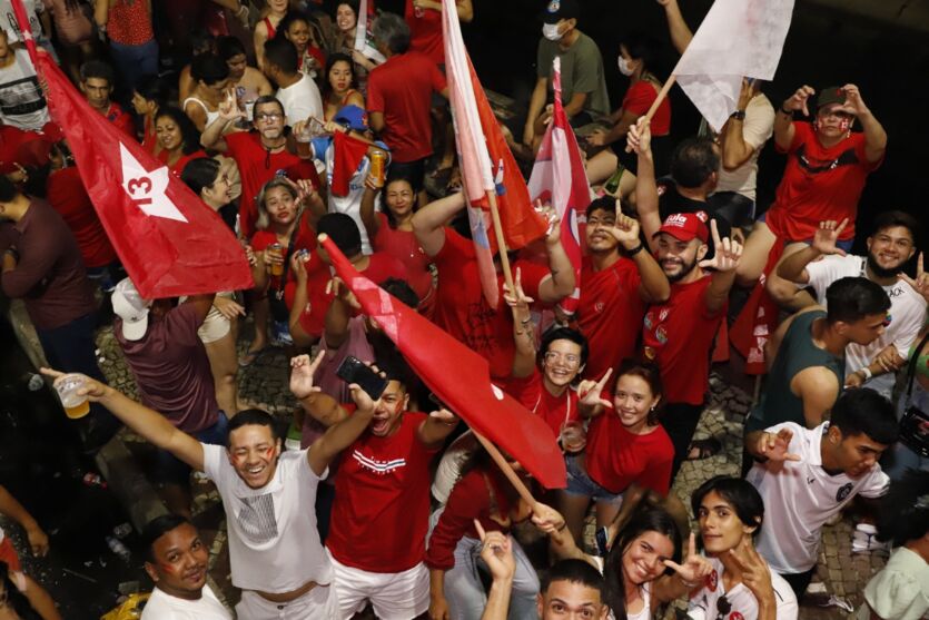 
        
        
            Vitória de Lula vira festa com “sal no Bolsonaro” na Doca
        
    