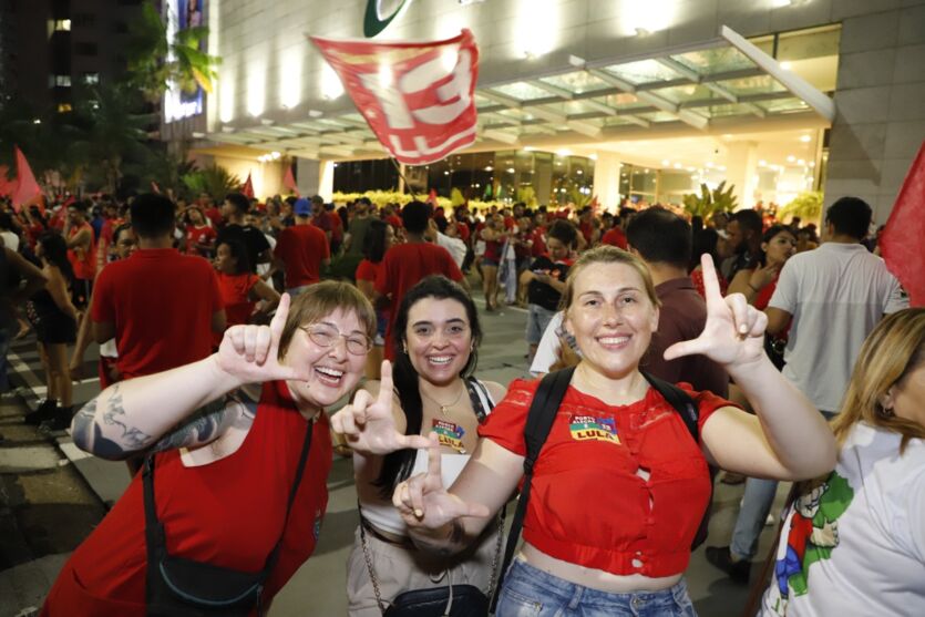 
        
        
            Vitória de Lula vira festa com “sal no Bolsonaro” na Doca
        
    
