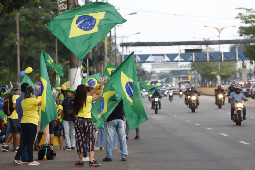 
        
        
            Sob chuva, manifestantes protestam pelo 4º dia em Belém
        
    