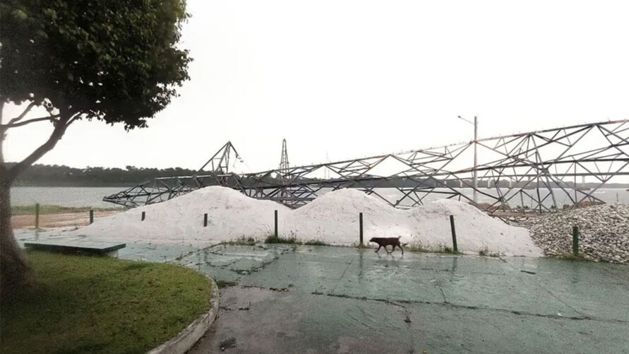 Torre caiu após vento forte entre Moju e Tailândia no Pará