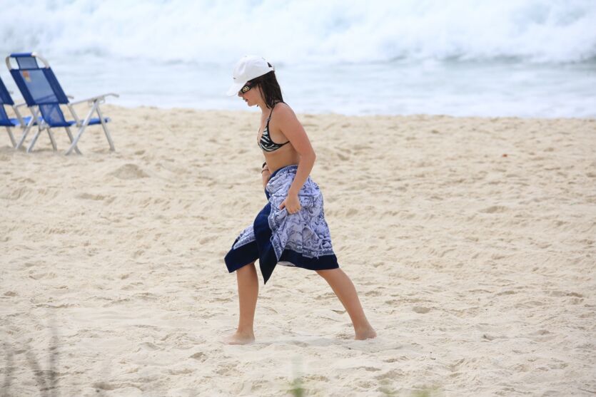 
        
        
            Jade Picon empina o bumbum e sensualiza em praia no RJ
        
    