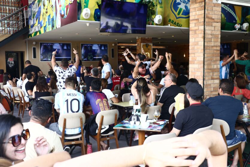 Imagem ilustrativa da notícia Torcedores acompanham final da Copa nos bares de Belém
