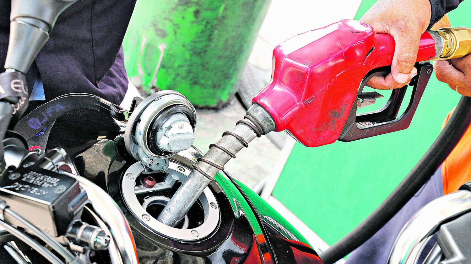 Ainda é possível encontrar gasolina por menos de R$ 5 o litro, a depender da localização do posto