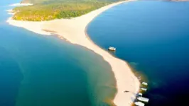 A Praia da Ponta do Cururu está localizada dentro de uma Área de Proteção Ambiental arrecadada pelo Incra em 1978, que é da União