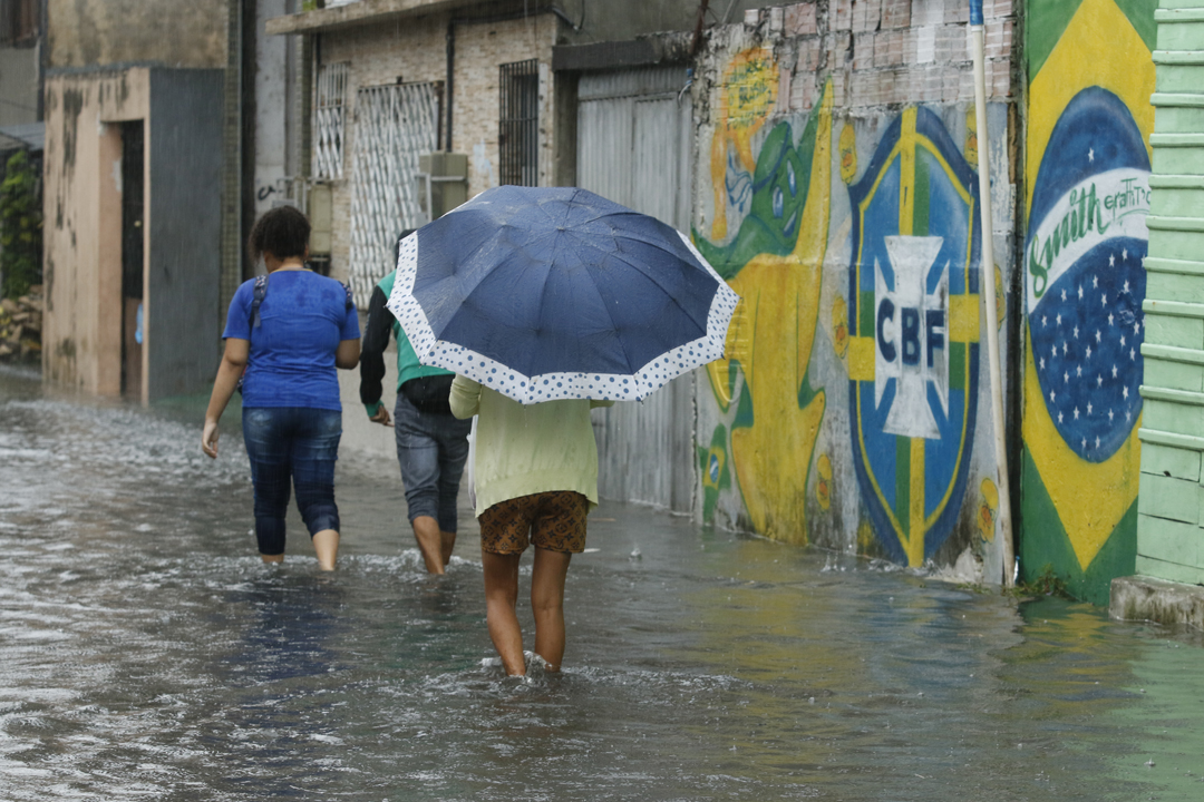 
        
        
            Cidade submersa: veja como foi a manhã alagada em Belém
        
    