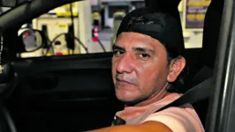 Fábio Santos, motorista por aplicativo, disse estar satisfeito com a redução no valor da gasolina