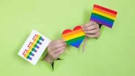 Estudo aponta que 33% dos brasileiros acreditam na ajuda das campanhas publcitárias LGBT+ para a comunidade.