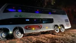 O ônibus da delegação acabou tombando na BR-174, na área da reserva no caminho da capital de Roraima