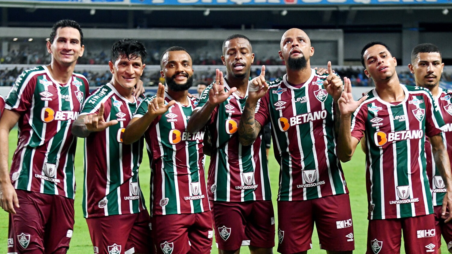 Imagem ilustrativa da notícia Botafogo x Fuminense e Santos x Palmeiras agitam o sábado