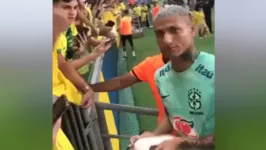 Imagem ilustrativa da notícia Paraense convida Richarlison para o Croco e "bater uma bola"