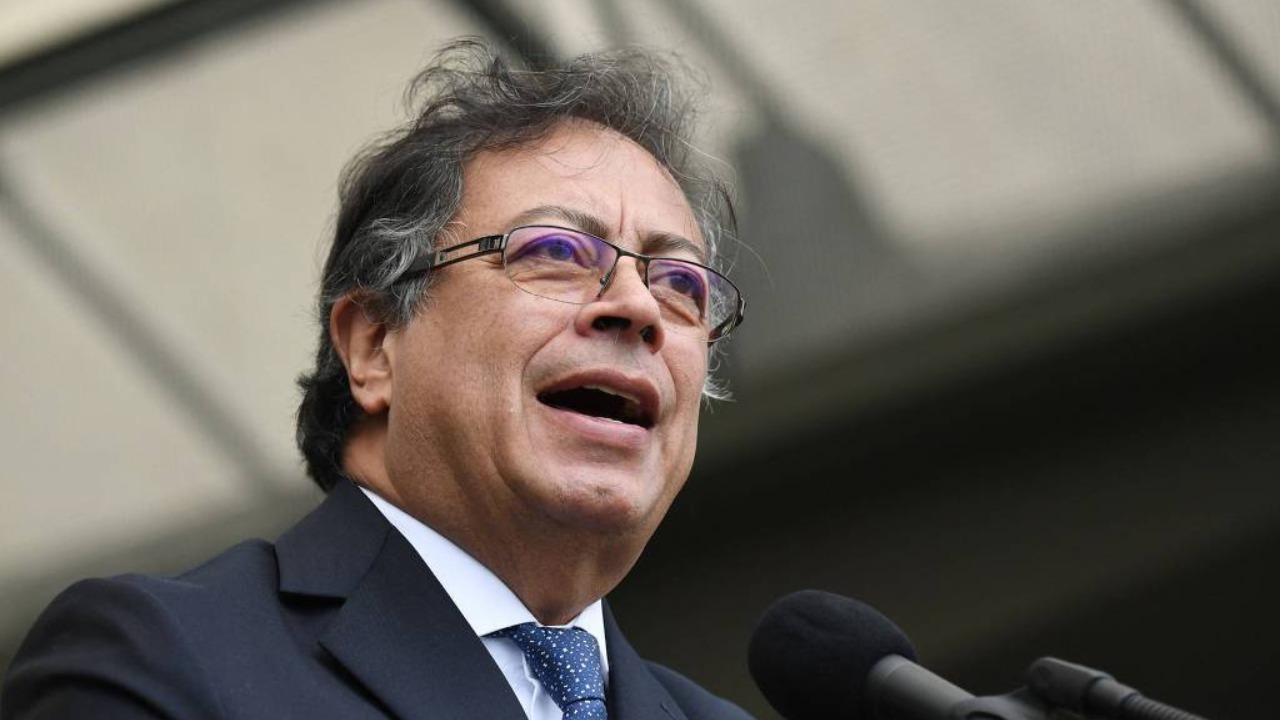 Gustavo Petro critica exploração de petróleo na Amazônia 