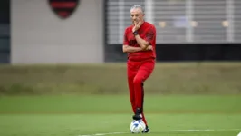 Tite inicia trabalhos no Flamengo de olho em vaga direta na Libertadores 2024.