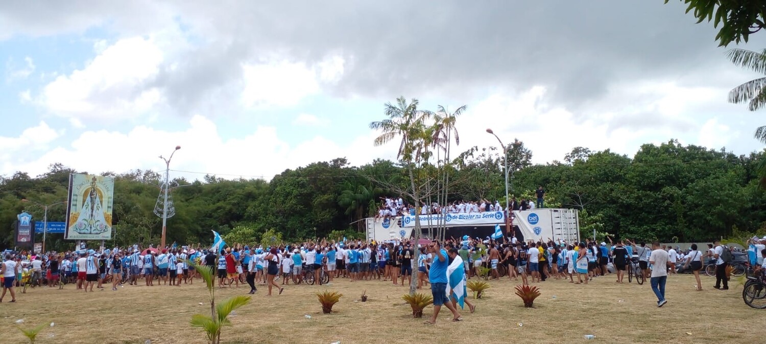 
        
        
            Veja imagens da festa do Paysandu após conquista do acesso
        
    