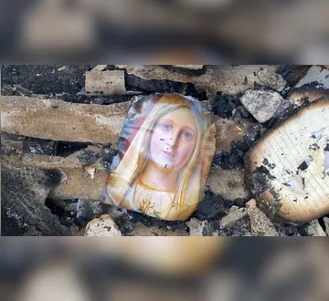 Imagem intacta de Nossa Senhora é achada em incêndio no Guamá
