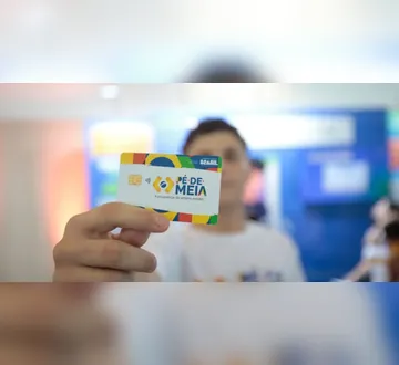 Pé-de-Meia paga R$ 200 nesta terça (22); veja quem tem direito