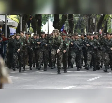 7 de Setembro reúne multidão em Belém; imagens mostram desfile na Presidente Vargas