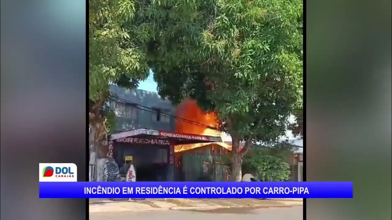 Imagem ilustrativa da notícia Vídeo: incêndio em residência é controlado por carro-pipa