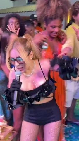 Imagem ilustrativa da notícia Manu Bahtidão parte pra cima de mulher por ciúme do marido
