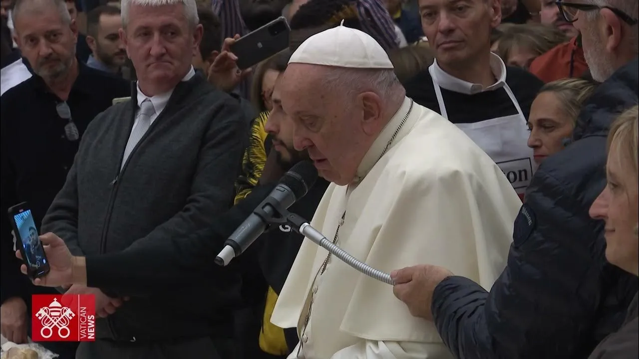 Imagem ilustrativa da notícia Vídeo: papa Francisco recebe pessoas trans no Vaticano